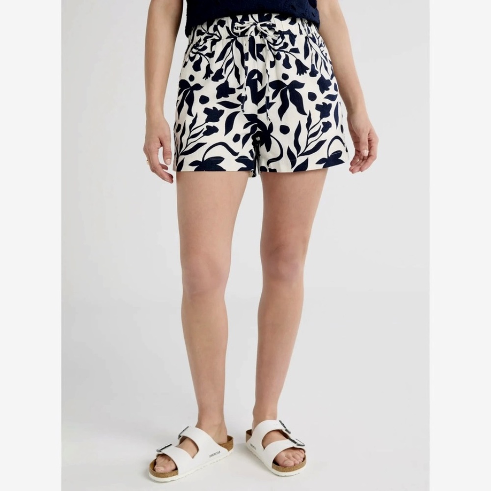 Linen Blend, Navy and white, shorts. Elastic tie Waist. XXL. Like New.